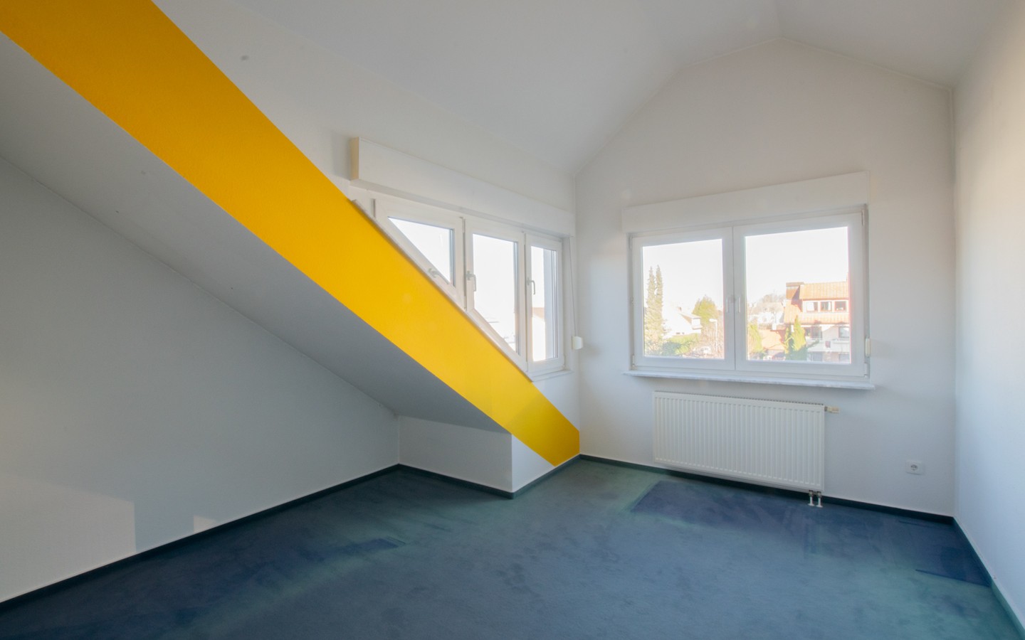 Zimmer - Provisionsfrei: Lichtdurchflutete Maisonettewohnung in bevorzugter Lage von Dossenheim