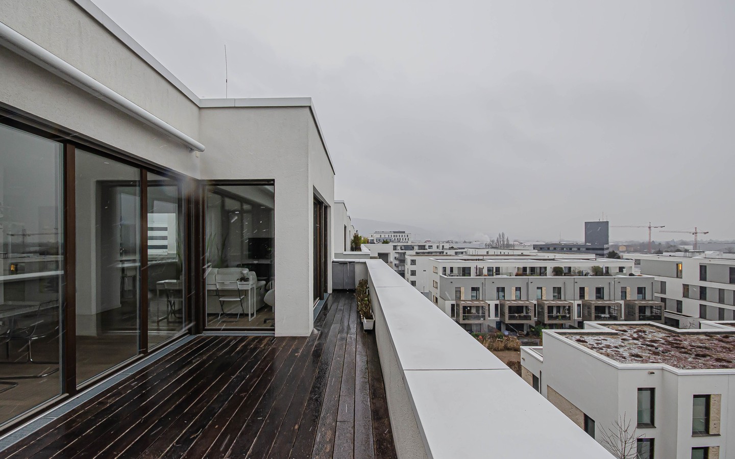 Terrasse - Traumhafte Penthousewohnung mit hochwertiger Küche und zwei TG-Stellplätzen