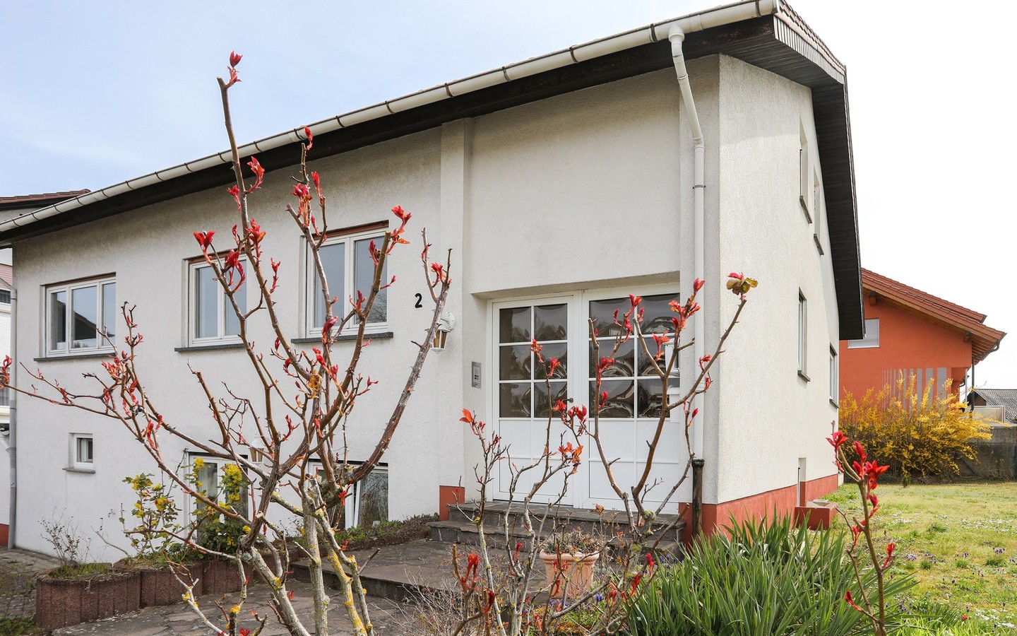 Seitenansicht - Raum für individuelle Wohn(t)räume: Attraktives und ausbaufähiges Zweifamilienhaus in Dielheim