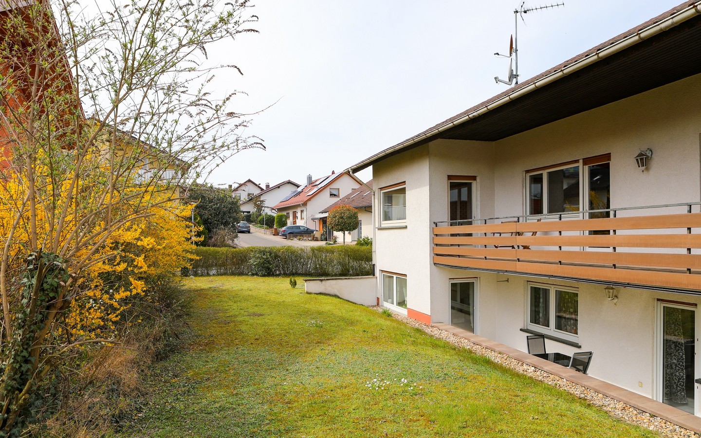 Gartenbereich - Raum für individuelle Wohn(t)räume: Attraktives und ausbaufähiges Zweifamilienhaus in Dielheim