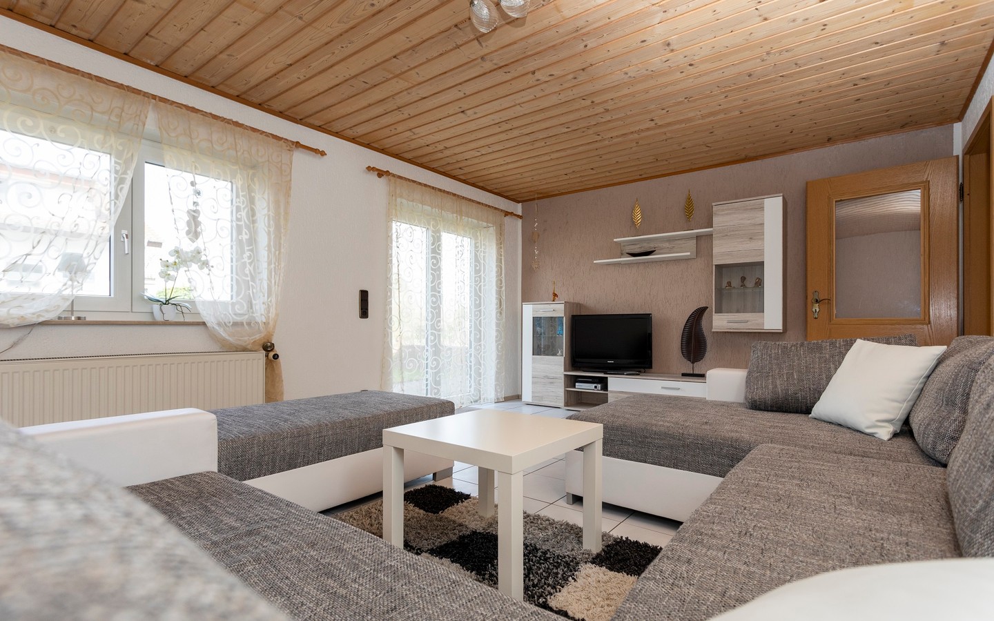 Zimmer 1 - Raum für individuelle Wohn(t)räume: Attraktives und ausbaufähiges Zweifamilienhaus in Dielheim