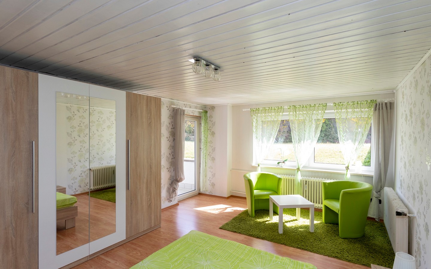 Zimmer 2 - Raum für individuelle Wohn(t)räume: Attraktives und ausbaufähiges Zweifamilienhaus in Dielheim
