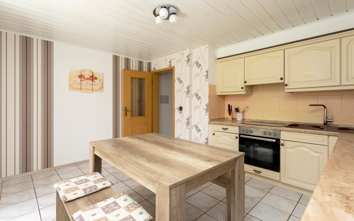 Küche - Raum für individuelle Wohn(t)räume: Attraktives und ausbaufähiges Zweifamilienhaus in Dielheim