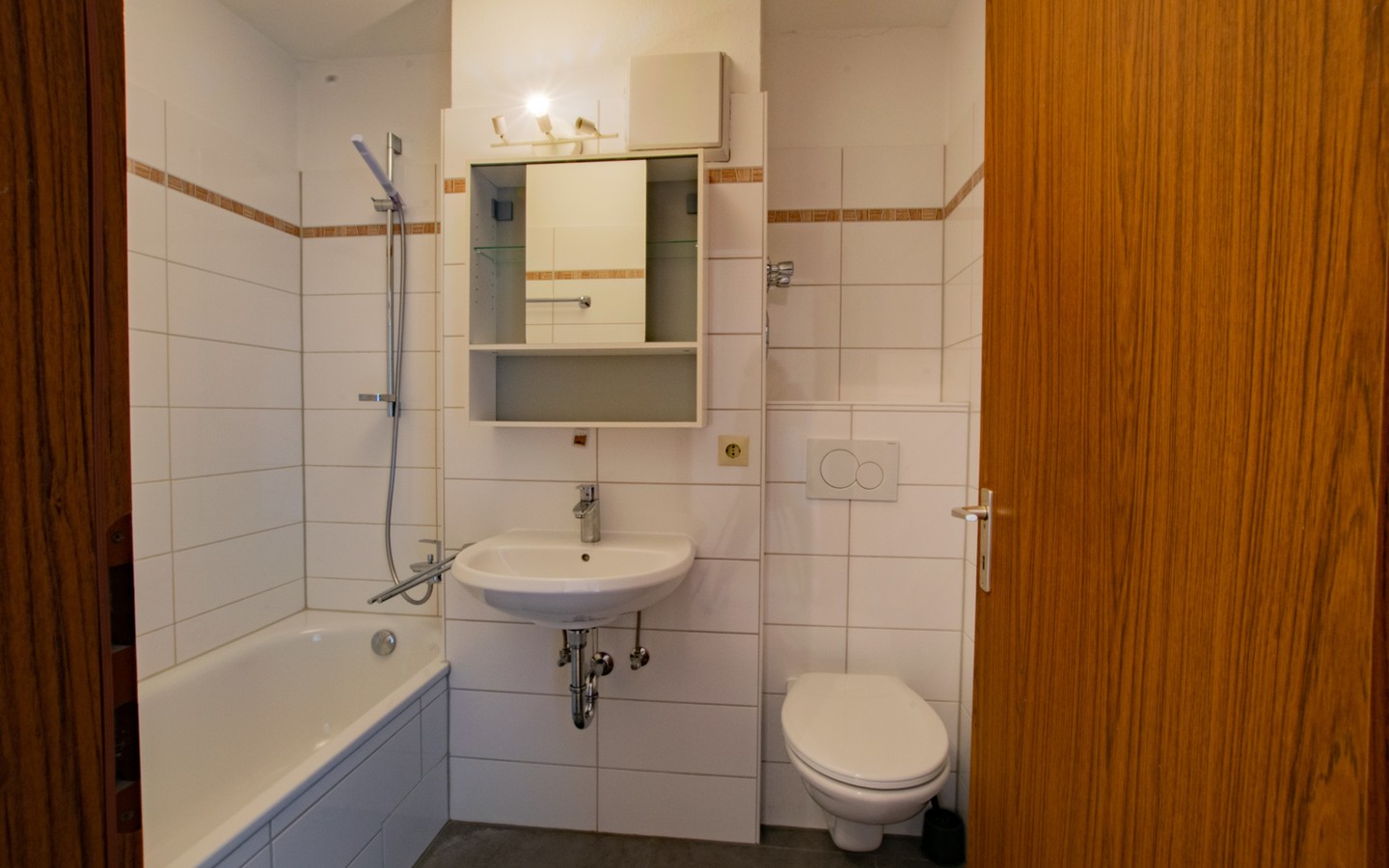 Badezimmer - HD-Weststadt: Seltene Gelegenheit zum Eigennutz oder zur Kapitalanlage - 2-Zimmer bezugsfrei!