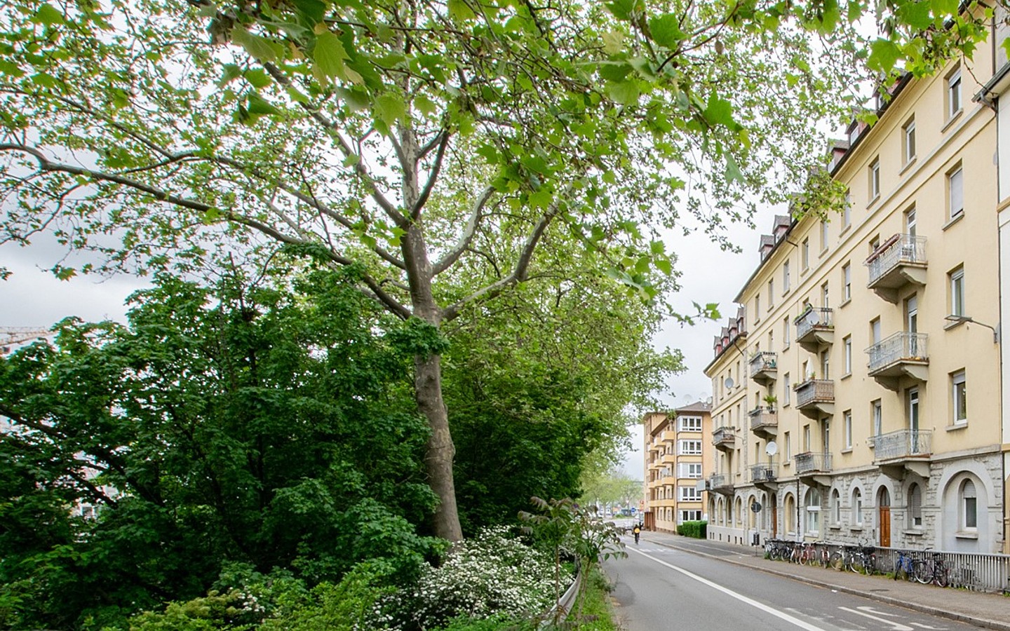 Hausansicht - HD-Weststadt: Charmante Altbauwohnung mit Garage und 2 Balkonen in zentraler City-Lage!