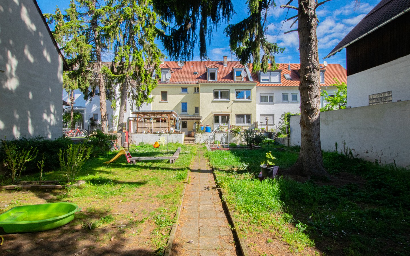 Garten - Perfekt als Mehrgenerationendomizil: 4-Familienhaus mit viel Potenzial in HD-Kirchheim
