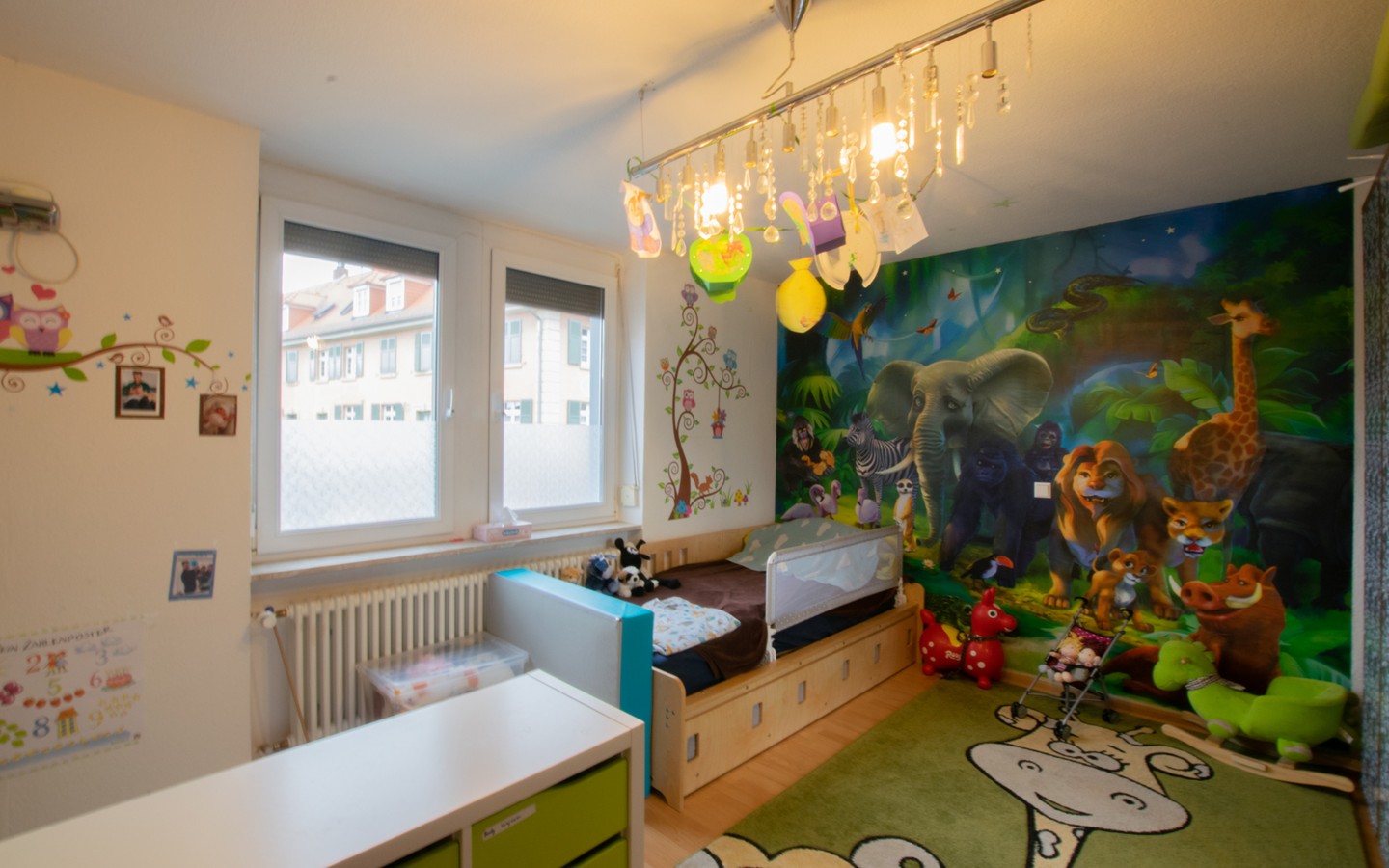 Zimmer EG - Perfekt als Mehrgenerationendomizil: 4-Familienhaus mit viel Potenzial in HD-Kirchheim