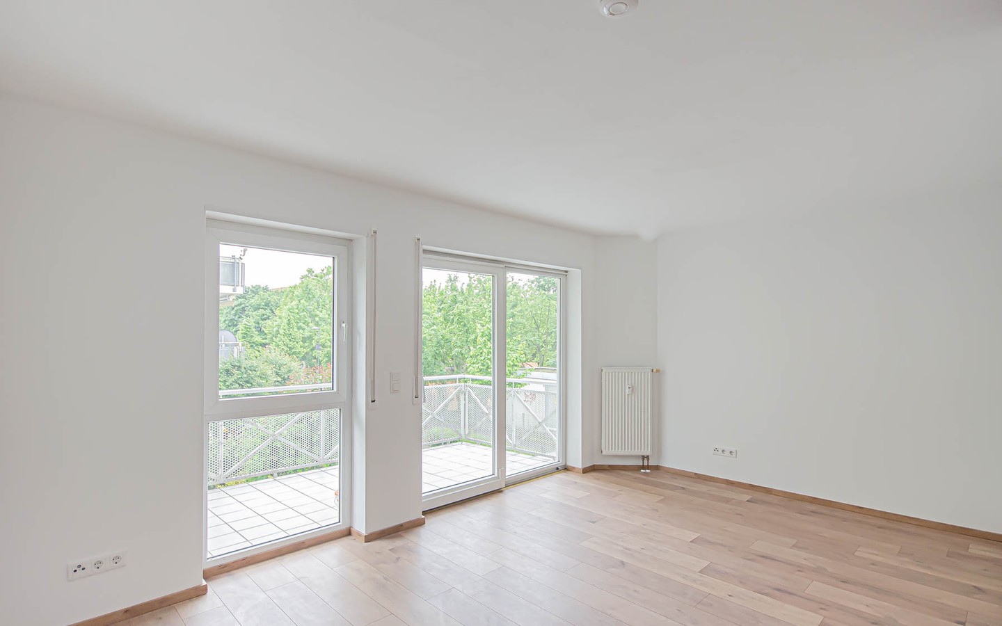 Wohnzimmer - Bezugsfreie Zweizimmerwohnung mit Balkon in HD-Kirchheim
