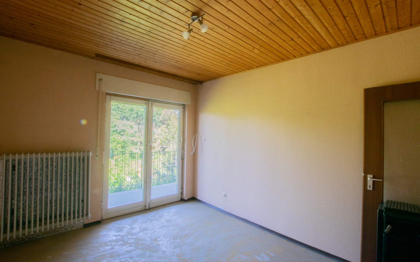 Zimmer 1 OG - Sanierungsbedürftiges Reihenmittelhaus zur Realisierung Ihrer Wohnwünsche inklusive Ausbaupotenzial