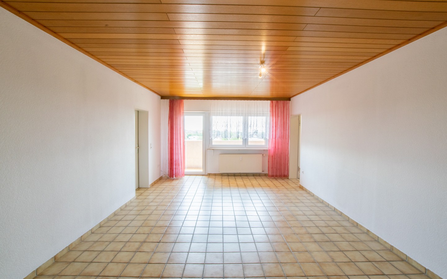 Wohn- & Esszimmer - Nussloch: Geräumige 3-Zimmer-Wohnung mit Loggia und traumhafter Aussicht