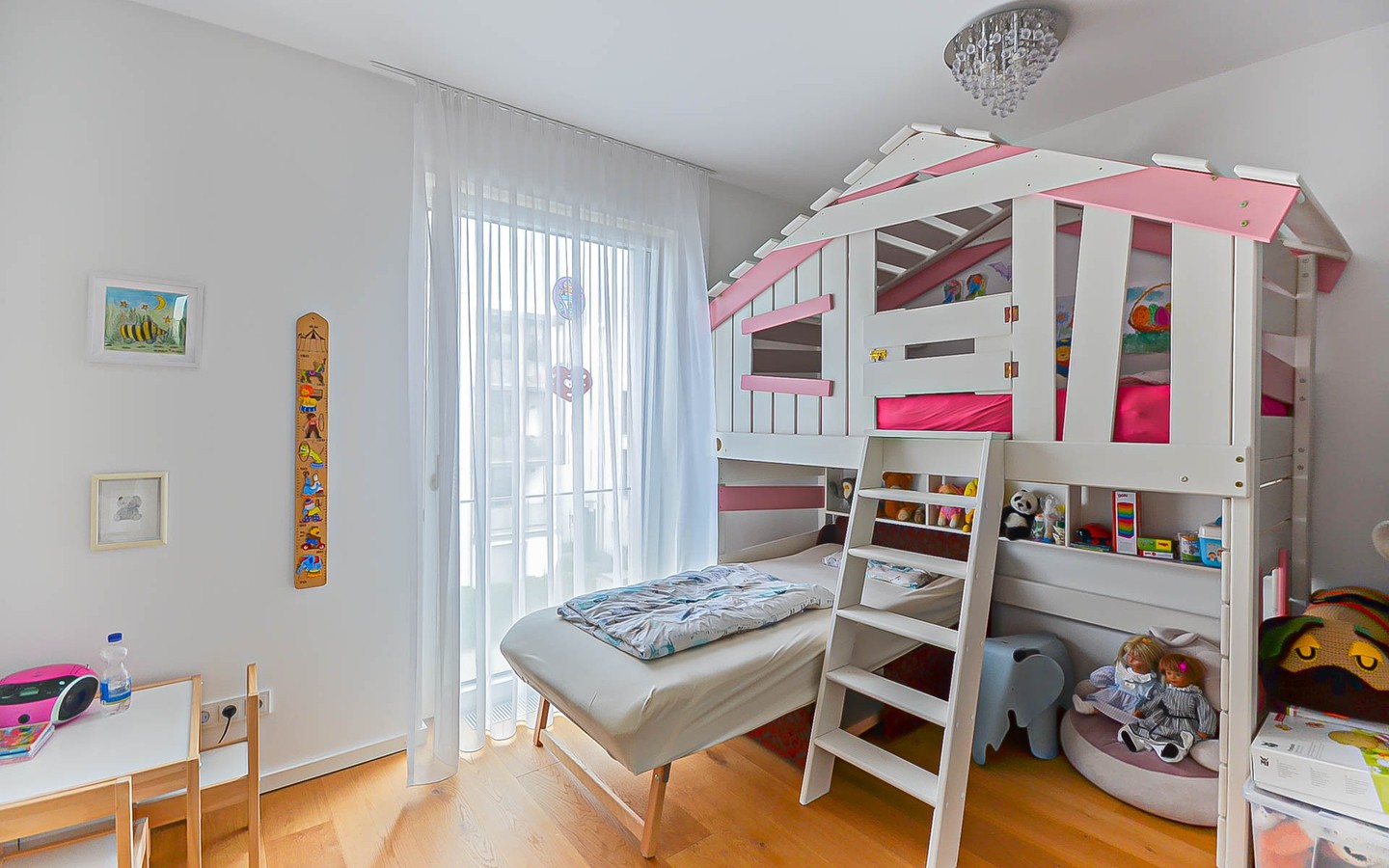 Kinderzimmer - Attraktive Maisonettewohnung mit Dachterrasse im Reihenhausstil