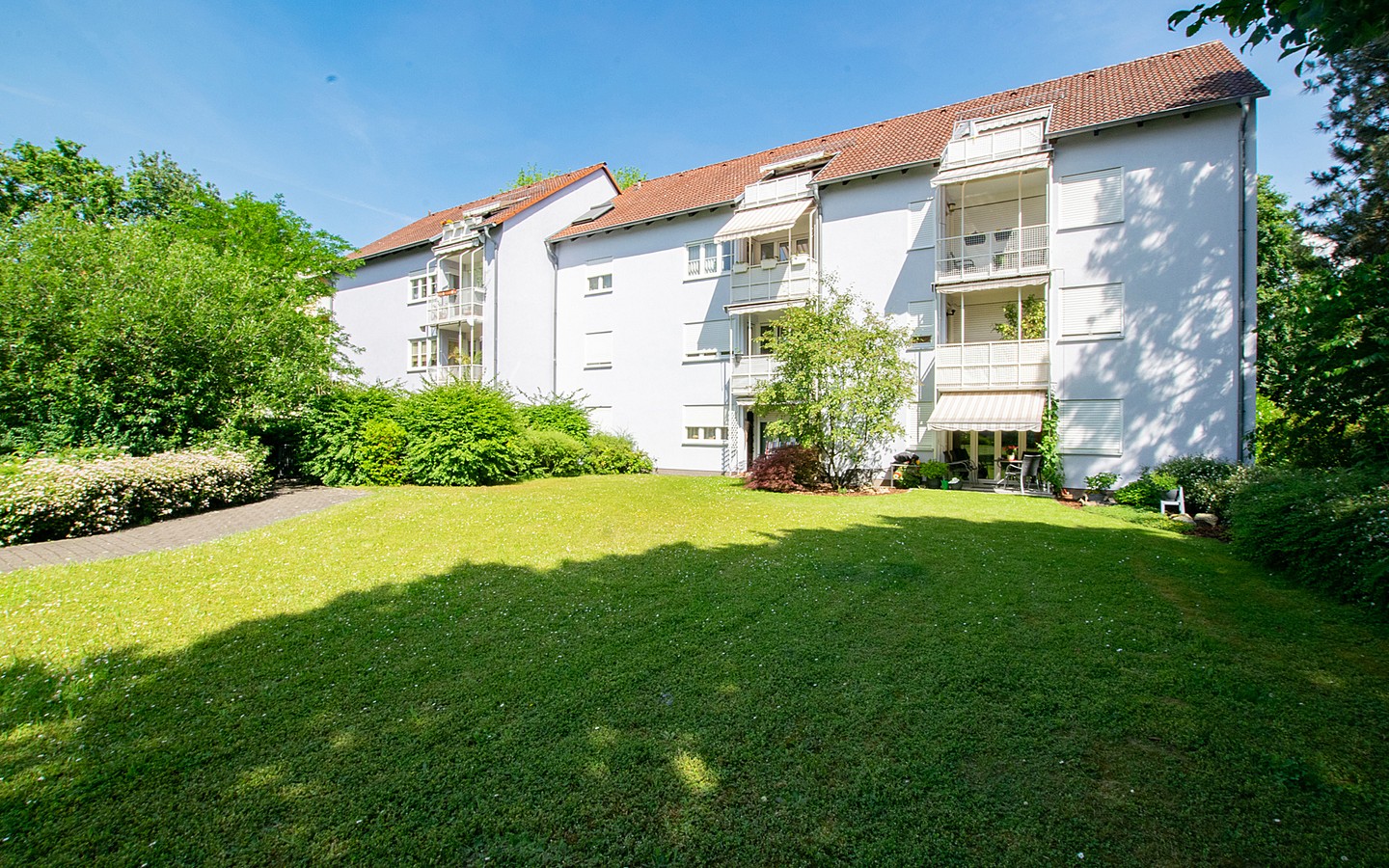 Hausnasicht - Weinheim: Modernisierte 4,5-Zimmer-Wohnung in familienfreundlicher und zentraler Wohnlage