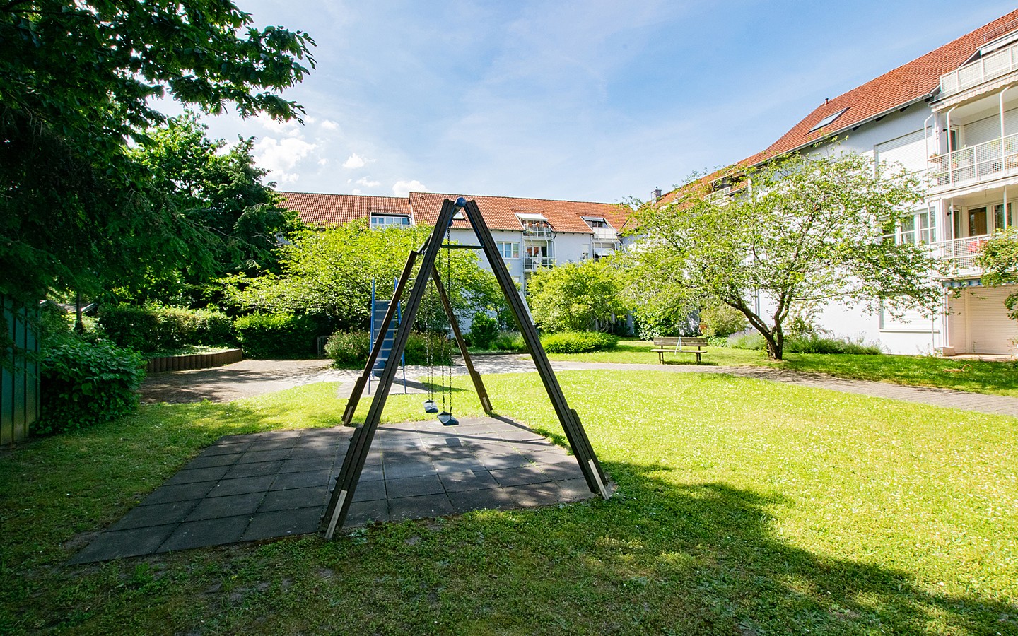 Grünanlage Spielplatz - Weinheim: Modernisierte 4,5-Zimmer-Wohnung in familienfreundlicher und zentraler Wohnlage