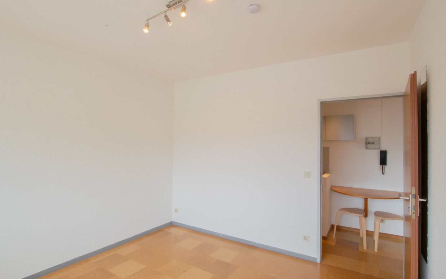 Zimmer 2 - HD-Bergheim: 2-Zimmer-Wohnung in bester City-Lage zum Eigennutz oder zur Neuvermietung!