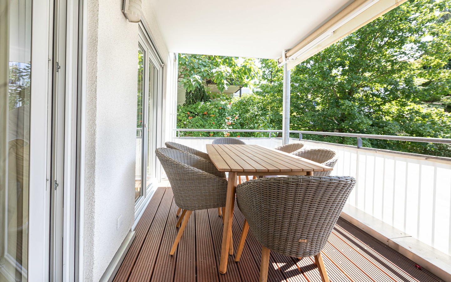 Balkon - Haus-im-Haus-Feeling: Exklusive Maisonette-Wohnung mit separatem Eingang, Terrasse und Balkon