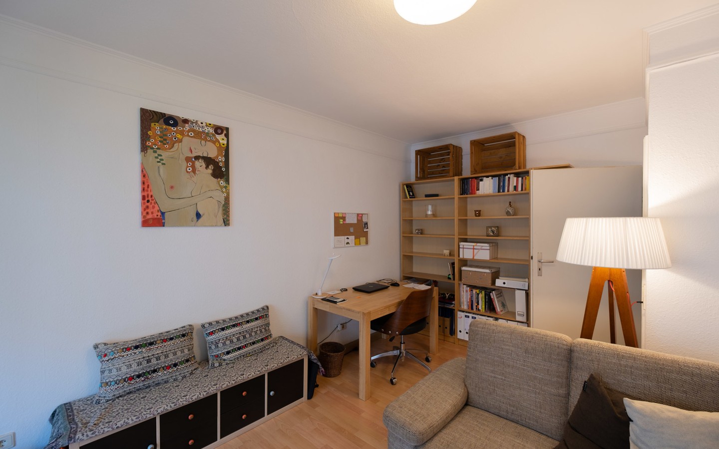 Zimmer 1 - Seltene Gelegenheit in HD-Weststadt: bezugsfreie 2-Zimmer-Wohnung mit Loggia zur Sonnenseite