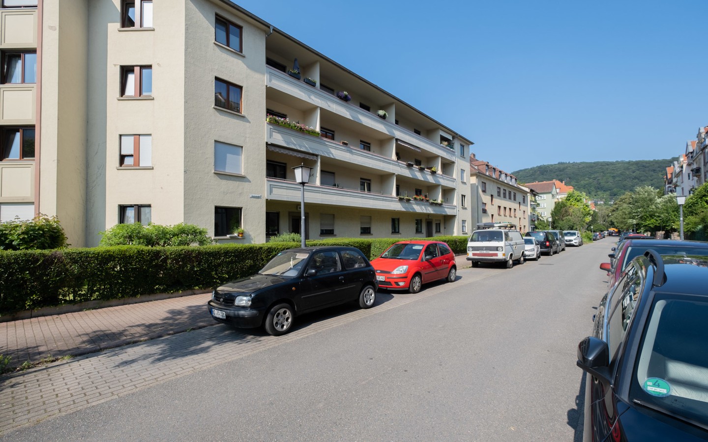 Straßenansicht - Seltene Gelegenheit in HD-Weststadt: bezugsfreie 2-Zimmer-Wohnung mit Loggia zur Sonnenseite