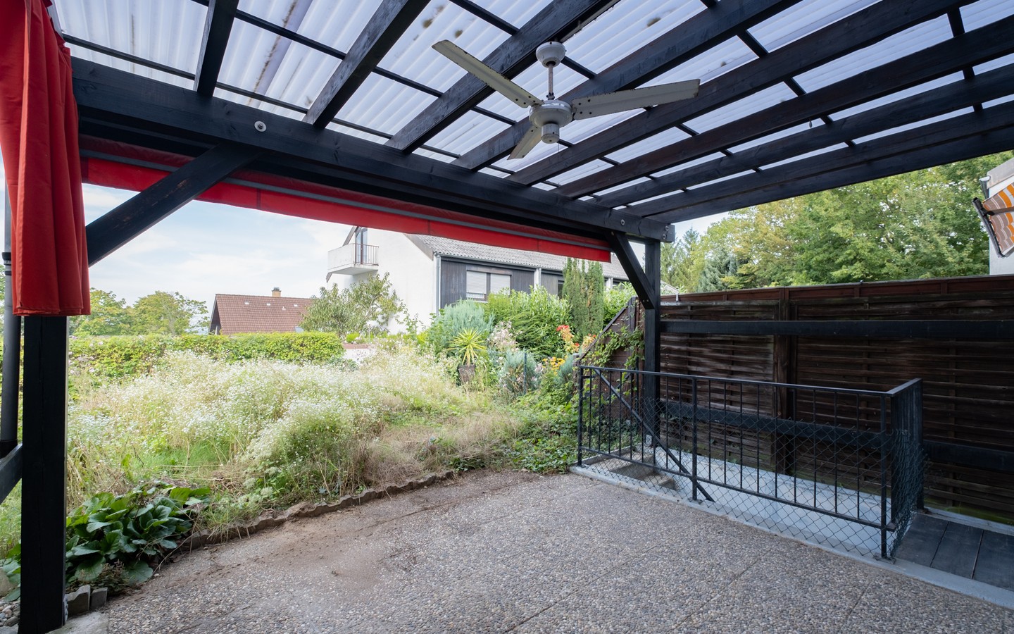 Terrasse - HD-Emmertsgrund: Renovierungsbedürftiges Reihenmittelhaus mit Garten, Garage und Ausbaupotential