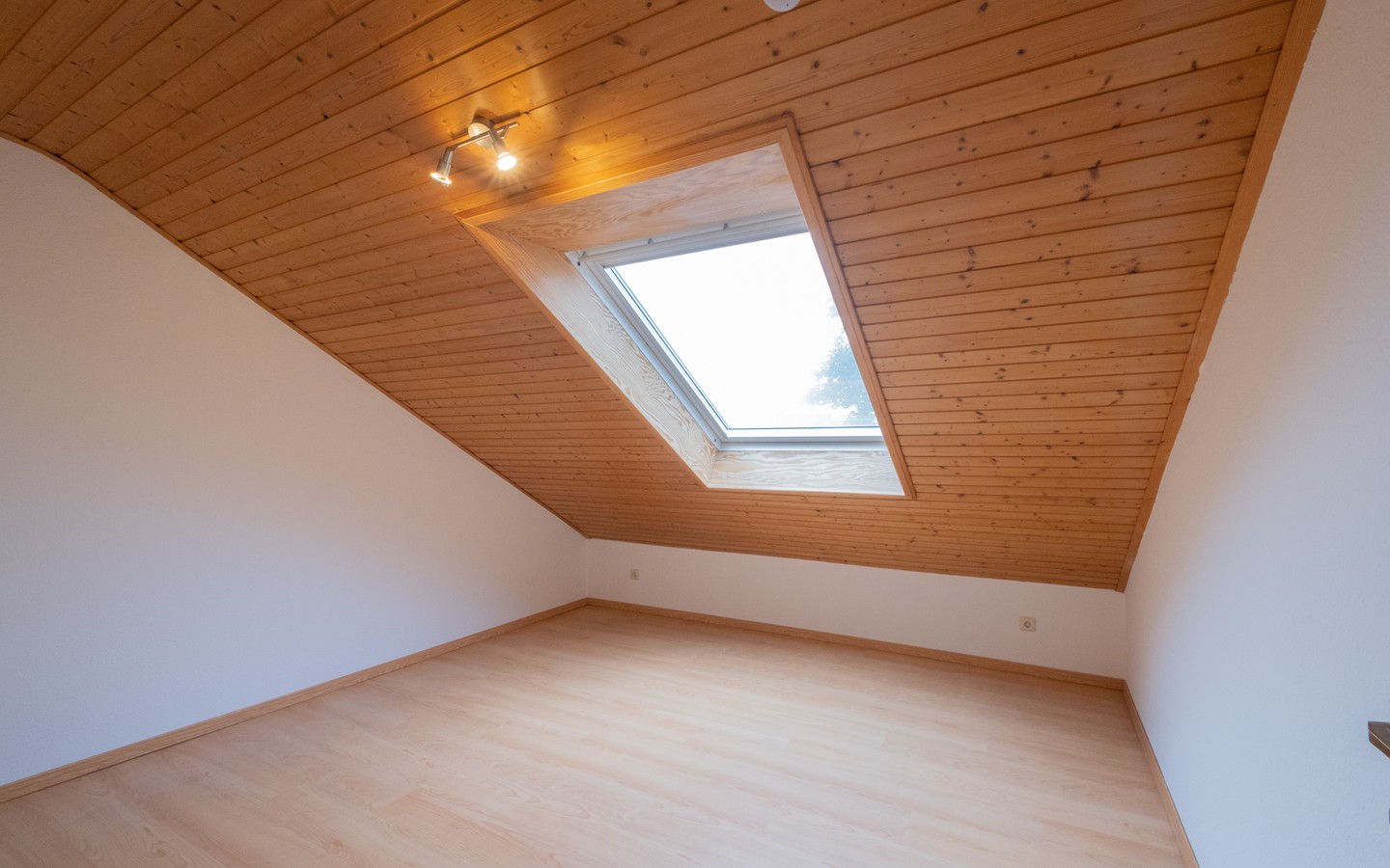Zimmer 2 - Neues Eigenheim oder neue Kapitalanlage: 2-Zimmer-Dachwohnung in Leimen - sofort bezugsfrei!