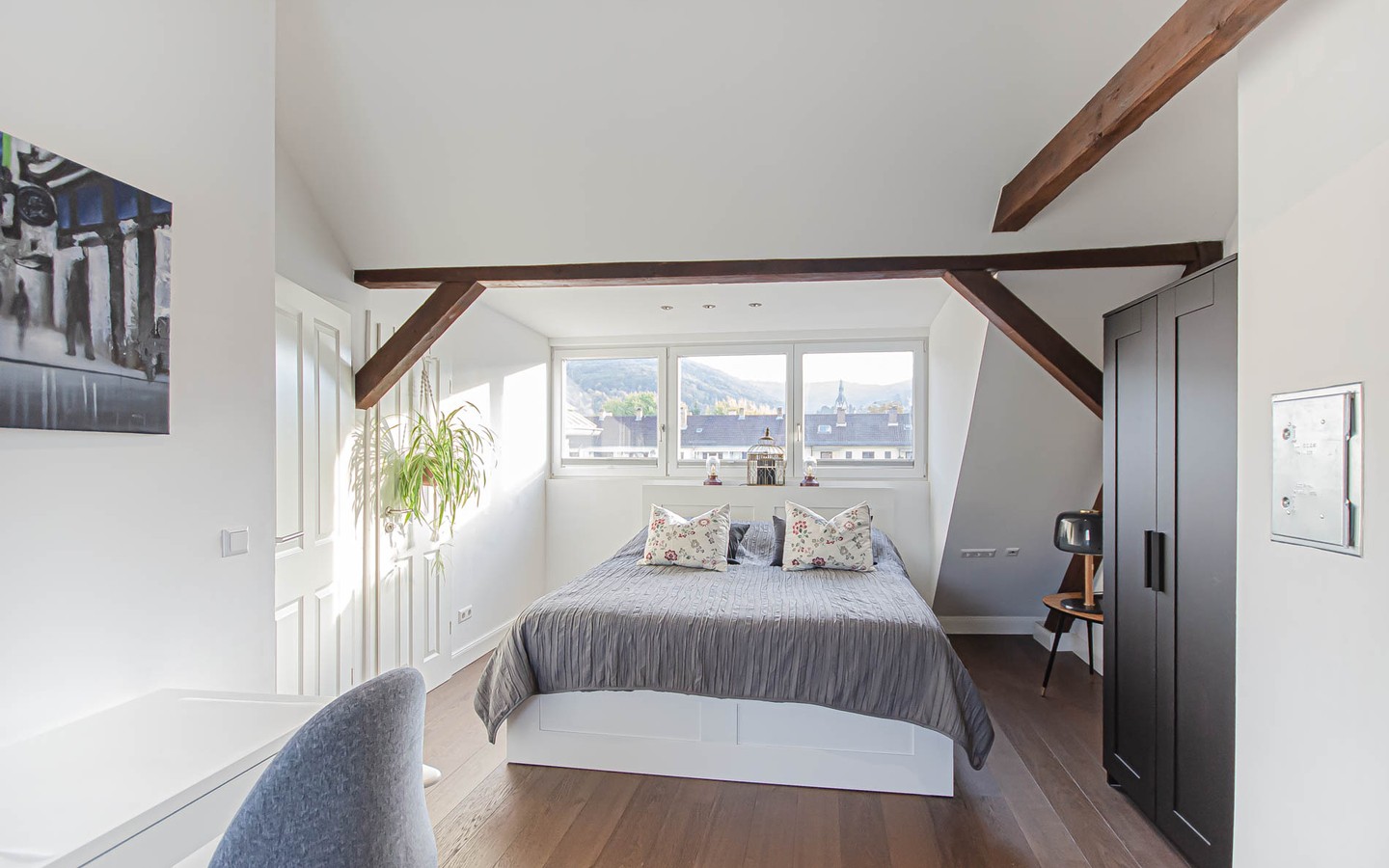 Schlafzimmer - Außergewöhnliche Dachgeschosswohnung in Handschuhsheim mit Balkon
