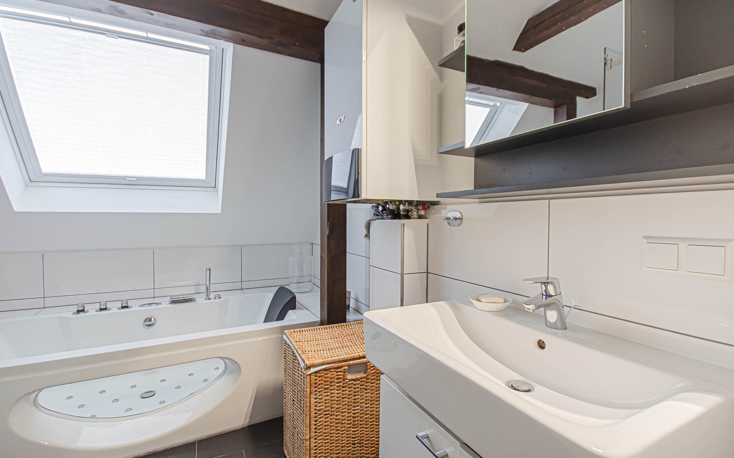 Badezimmer - Außergewöhnliche Dachgeschosswohnung in Handschuhsheim mit Balkon