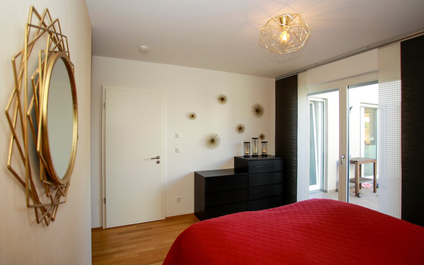 Schlafzimmer - Neubaustandard: Traumhafte 5-Zimmer-Wohnung samt Garten und Sauna in der Heidelberger Weststadt