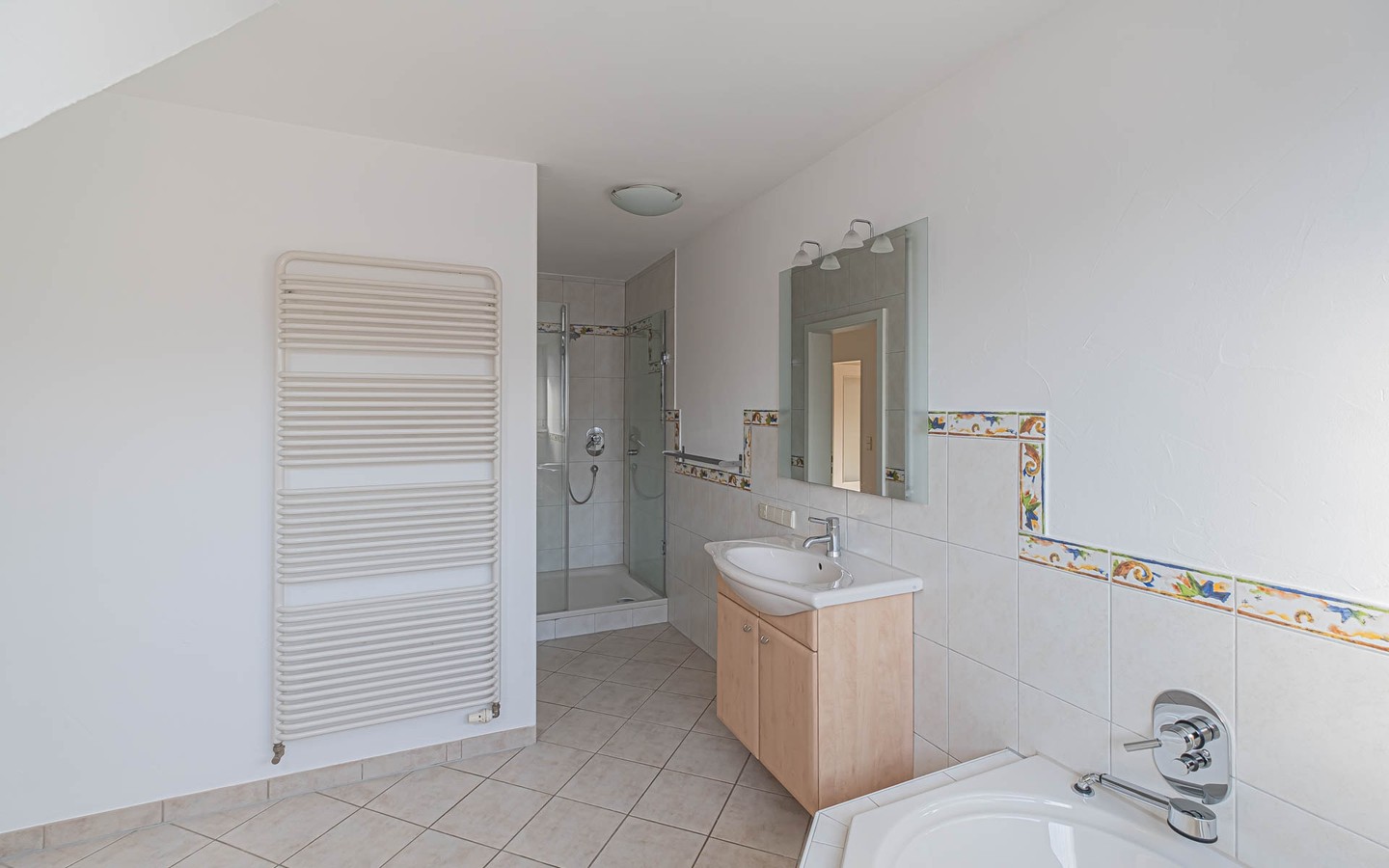 Badezimmer - Attraktive Kapitalanlage in begehrter Wohnlage von HD-Neuenheim