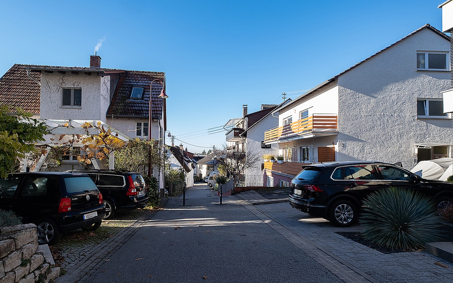 Straßenzug - Dossenheim: Sanierungsbedürftige Dreizimmerwohnung mit Ausblick in begehrter Wohnlage