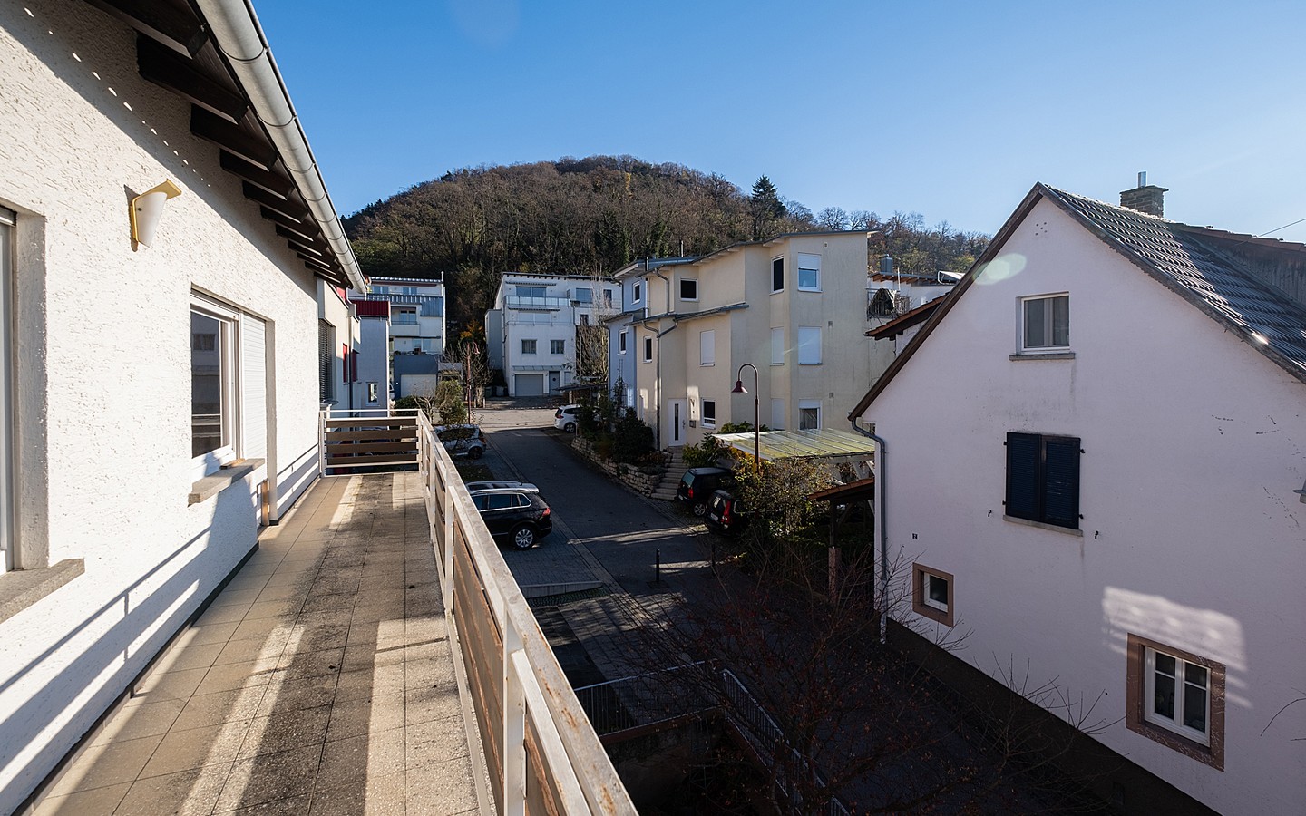 Balkon - Dossenheim: Sanierungsbedürftige Dreizimmerwohnung mit Ausblick in begehrter Wohnlage