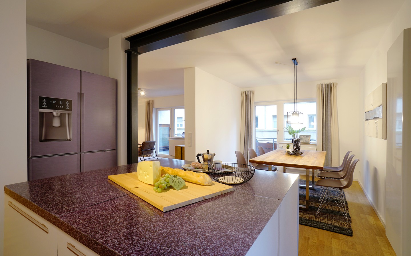 Küche EG - Frisch renovierte, großzügige Maisonette-Wohnung mit Wintergarten und zwei TG-Stellplätzen
