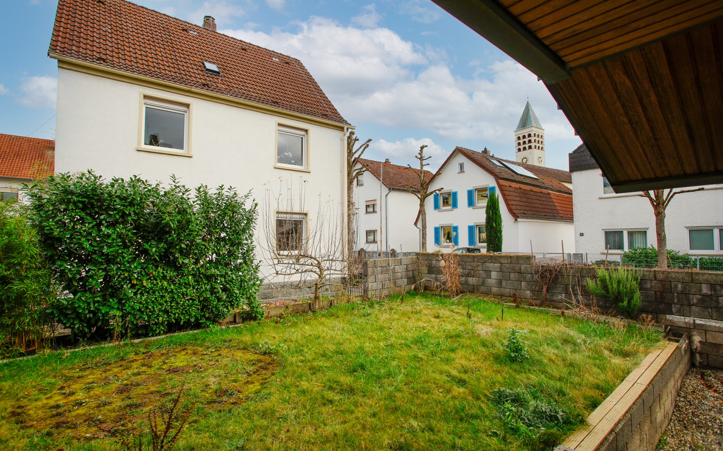 Außenbereich - Modernisiertes Einfamilienhaus mit Garten in familienfreundlicher Wohnlage von Hemsbach