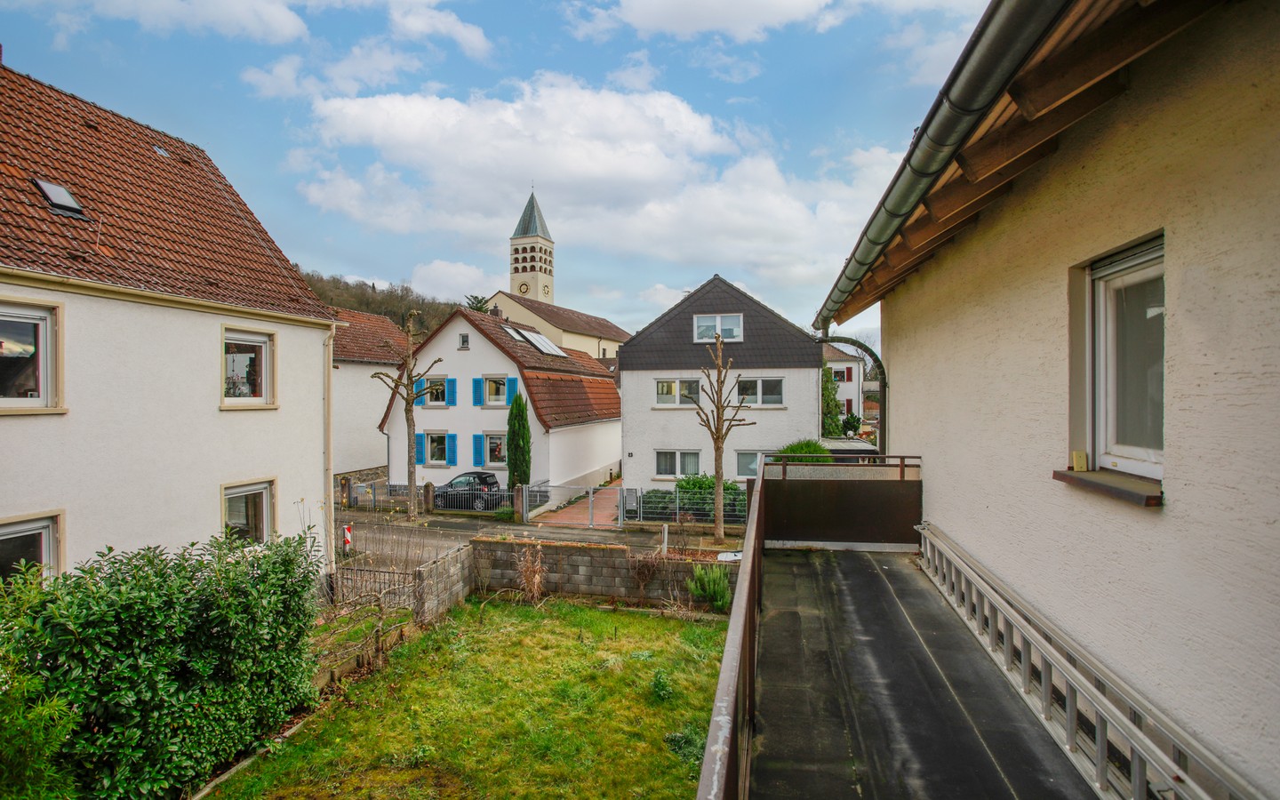 Ausblick - Modernisiertes Einfamilienhaus mit Garten in familienfreundlicher Wohnlage von Hemsbach