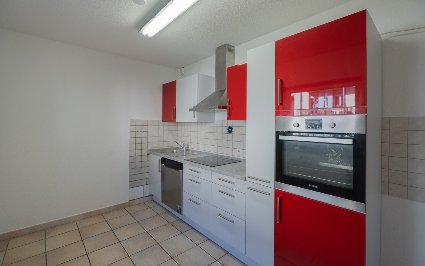 Küche - Großzügige 3,5-Zimmer-Wohnung mit Carport, 2 Balkonen und Neckarblick