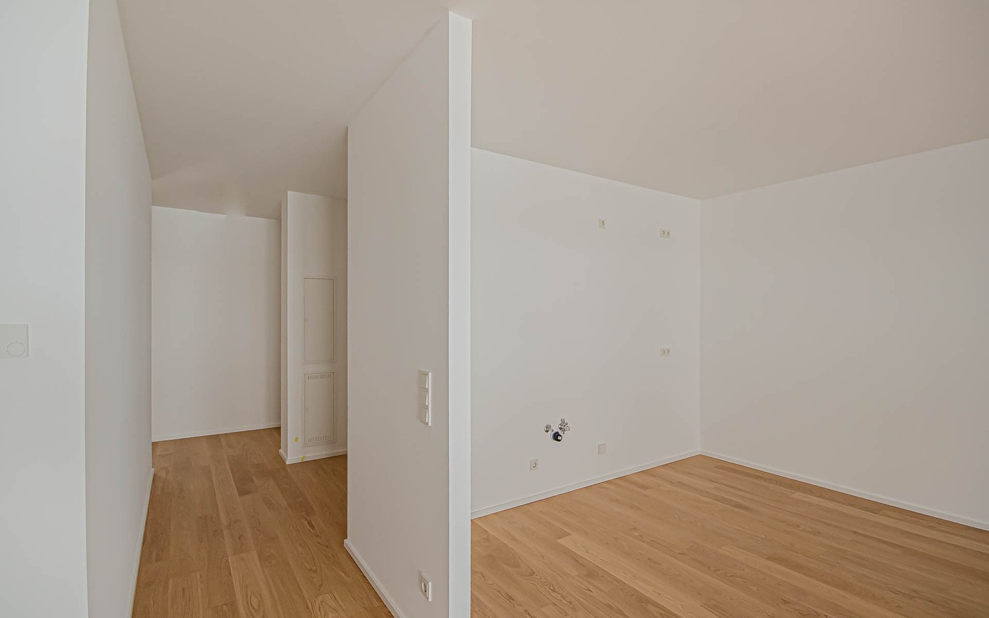 Flur / Küchenbereich - Erstbezug - Moderne Dreizimmerwohnung mit Einbauküche, Stellplatz und Balkon
