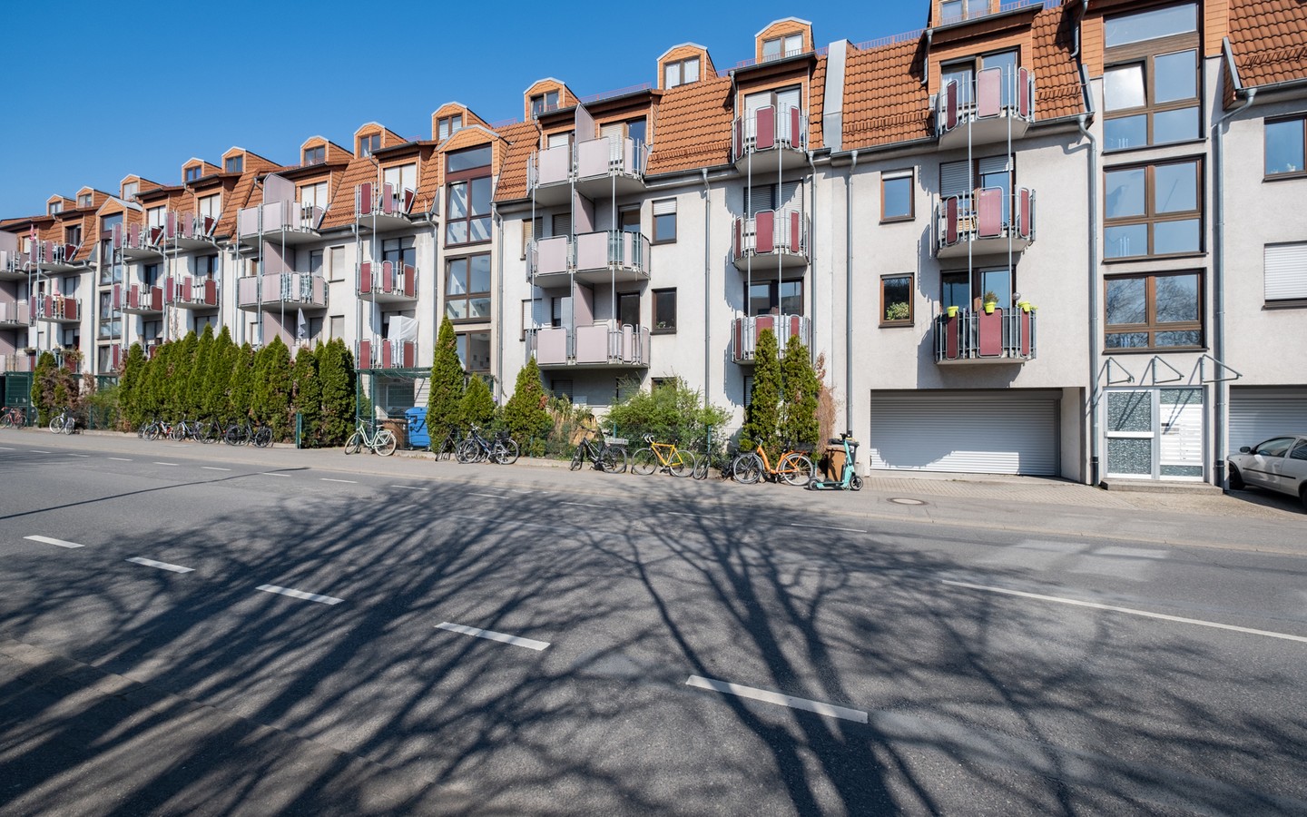 Frontansicht - HD-Kirchheim: Vermietete 1-Zimmer-Wohnung inkl. TG-Stellplatz und Terrasse