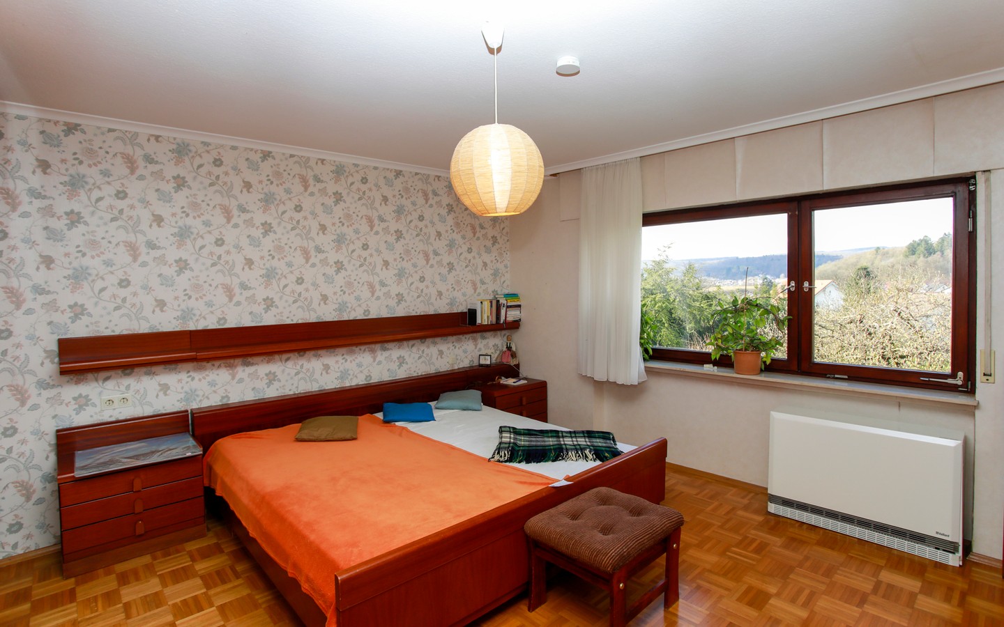 Schlafzimmer EG - Provisionsfrei: 3-Familienhaus auf über 1400 m² großem Grundstück in Bestlage von Wiesenbach