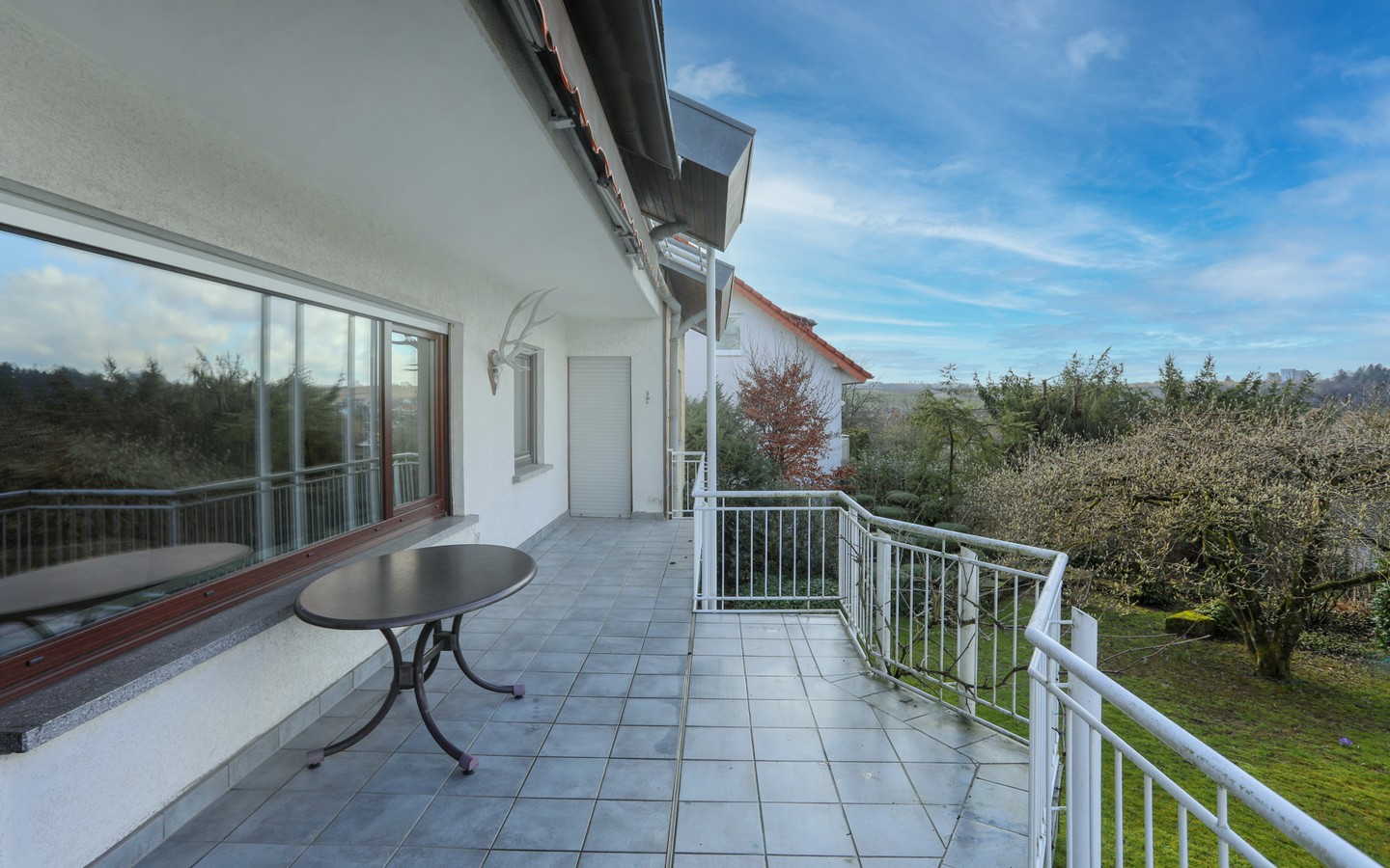 Balkon EG - Provisionsfrei: 3-Familienhaus auf über 1400 m² großem Grundstück in Bestlage von Wiesenbach