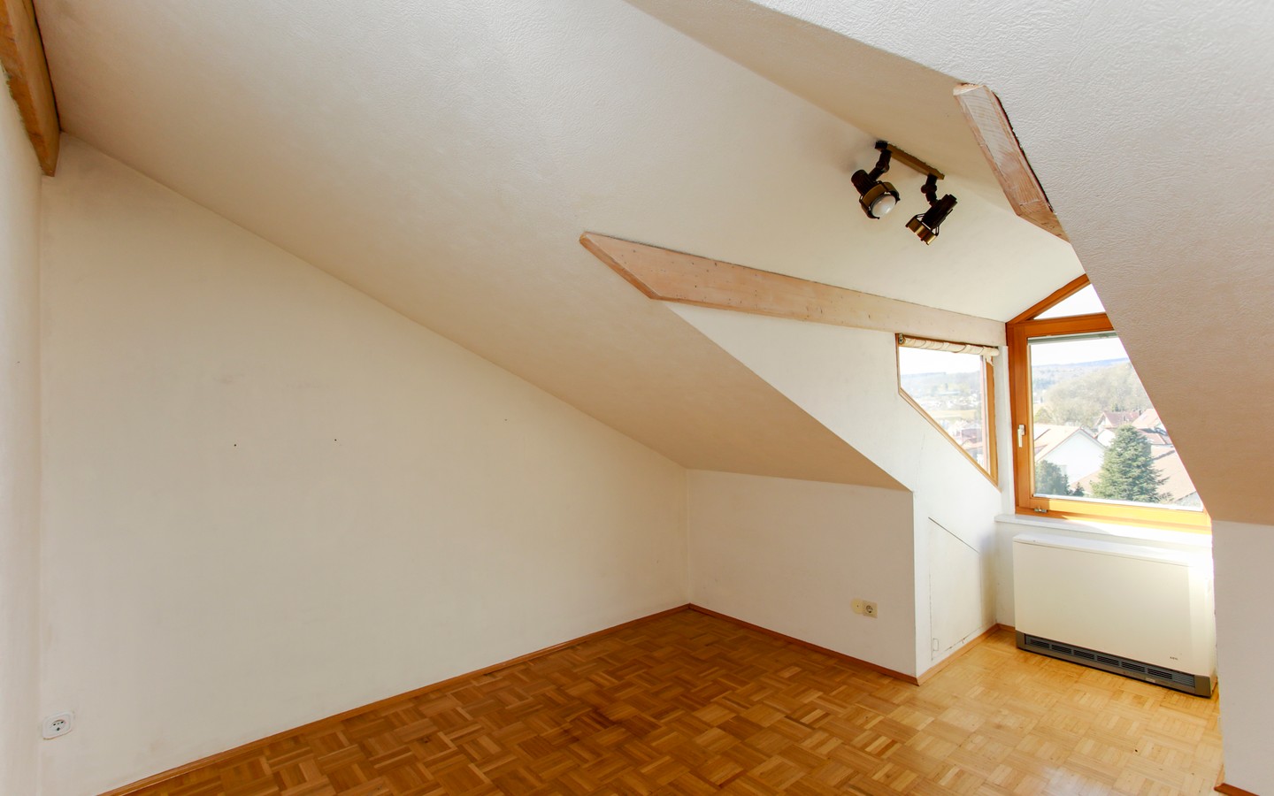 Zimmer OG - Provisionsfrei: 3-Familienhaus auf über 1400 m² großem Grundstück in Bestlage von Wiesenbach