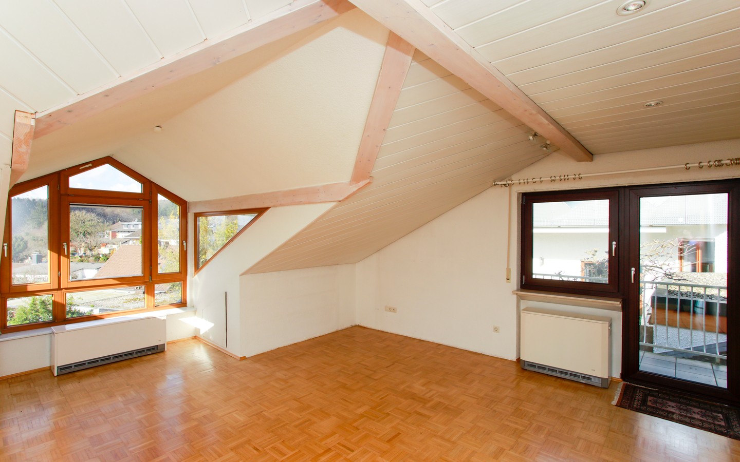 Zimmer OG - Provisionsfrei: 3-Familienhaus auf über 1400 m² großem Grundstück in Bestlage von Wiesenbach