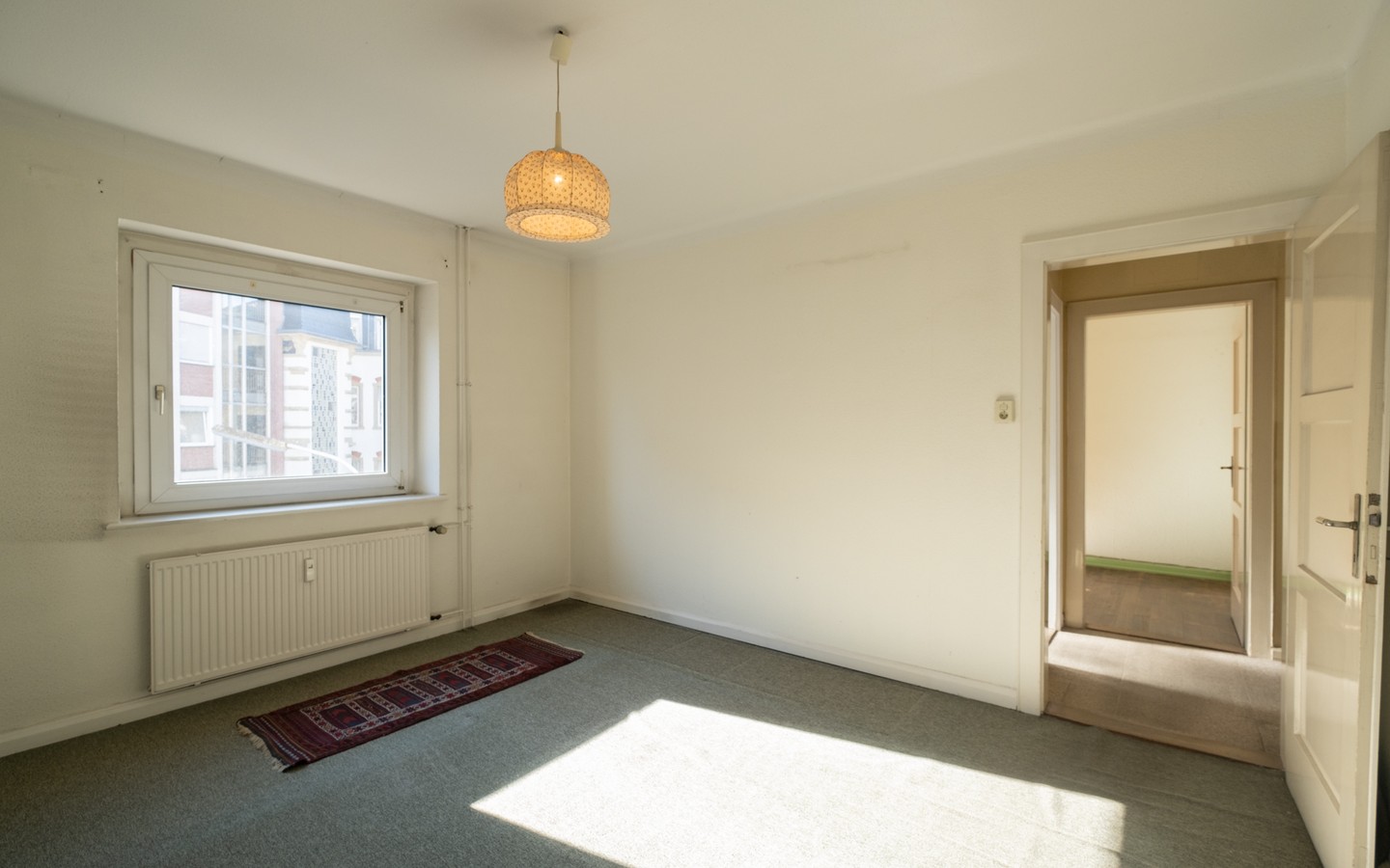 Zimmer 2 - Seltene Gelegenheit in HD-Neuenheim: Bezugsfreie 3-Zimmer-Wohnung mit Loggia in zentraler Lage