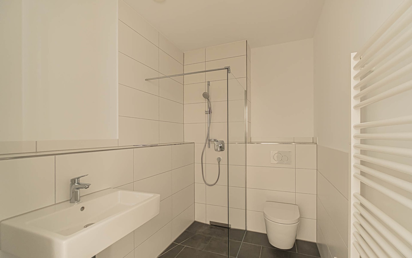 Badezimmer - Komfortable Zweizimmerwohnung mit Loggia und Einbauküche