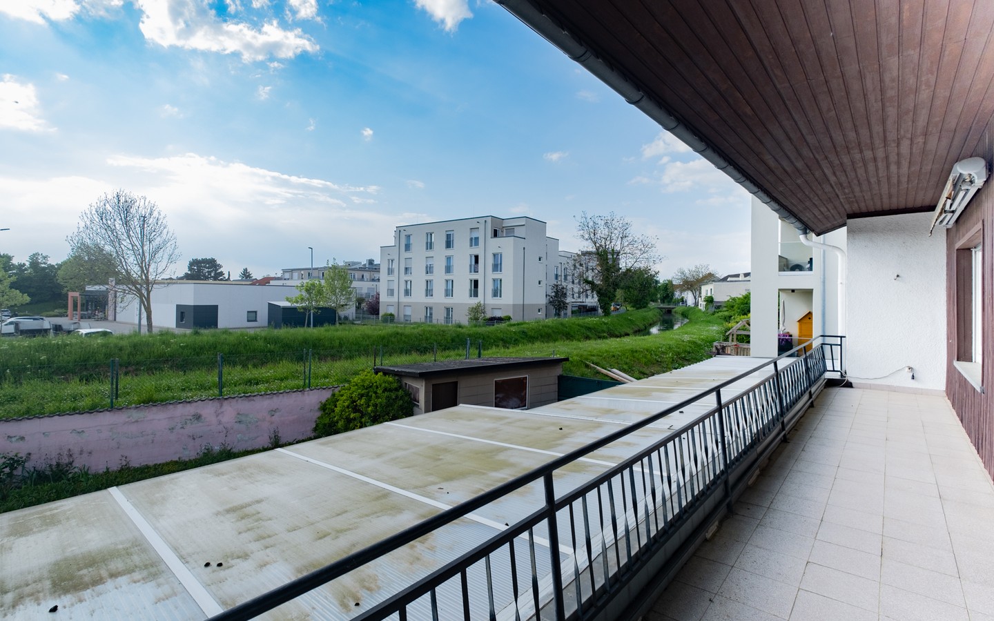 Aussicht vom Balkon - Leimen: freistehendes Haus in Splitlevelbauweise, mit 2 Garagen, 2 Stellplätzen und Garten
