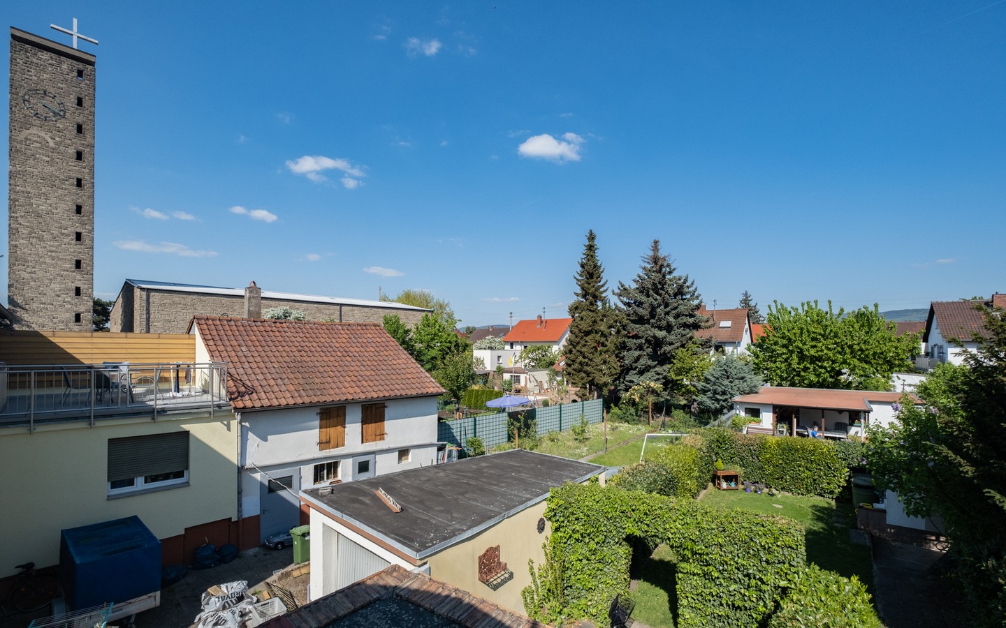 Ausblick - Freistehendes 2-Familienhaus mit großem Gartengrundstück und viel Platz in Eppelheim (Erbpacht)