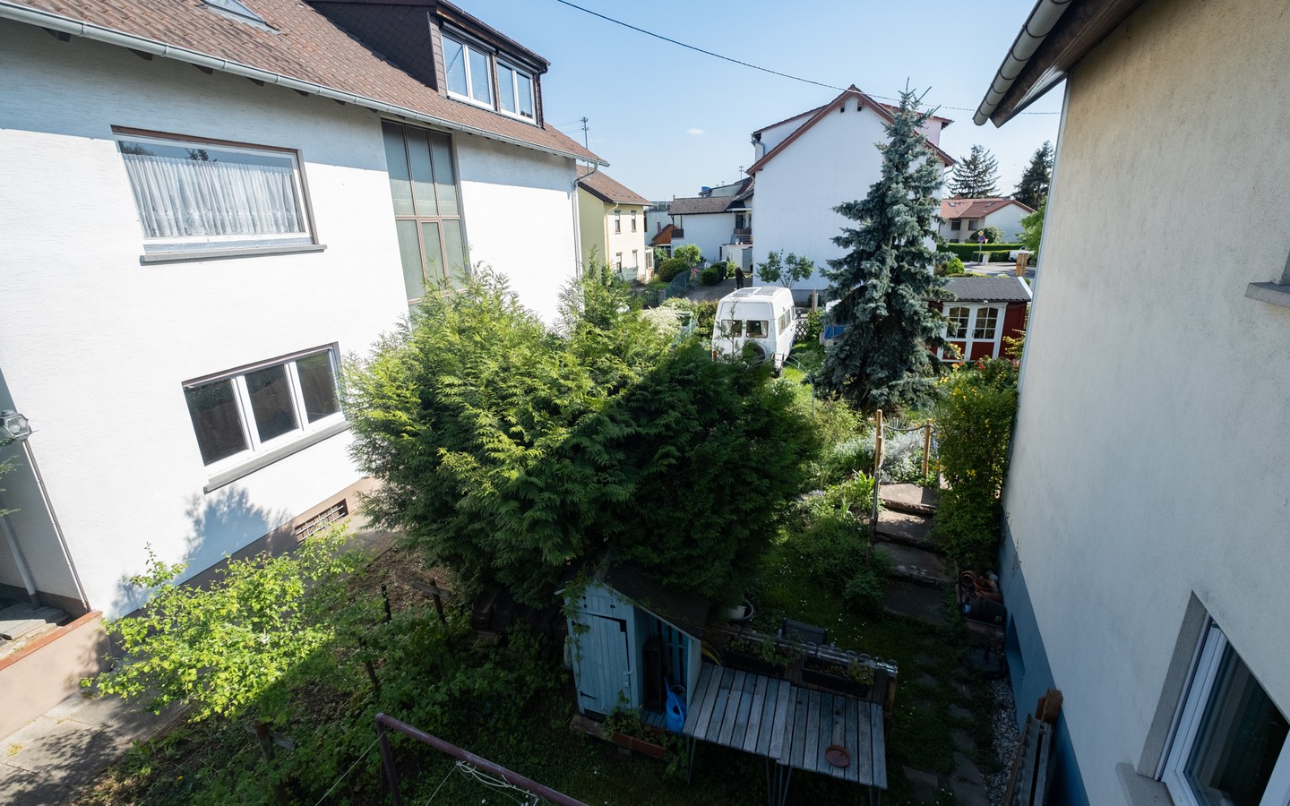 Ausblick Garten - Freistehendes 2-Familienhaus mit großem Gartengrundstück und viel Platz in Eppelheim (Erbpacht)