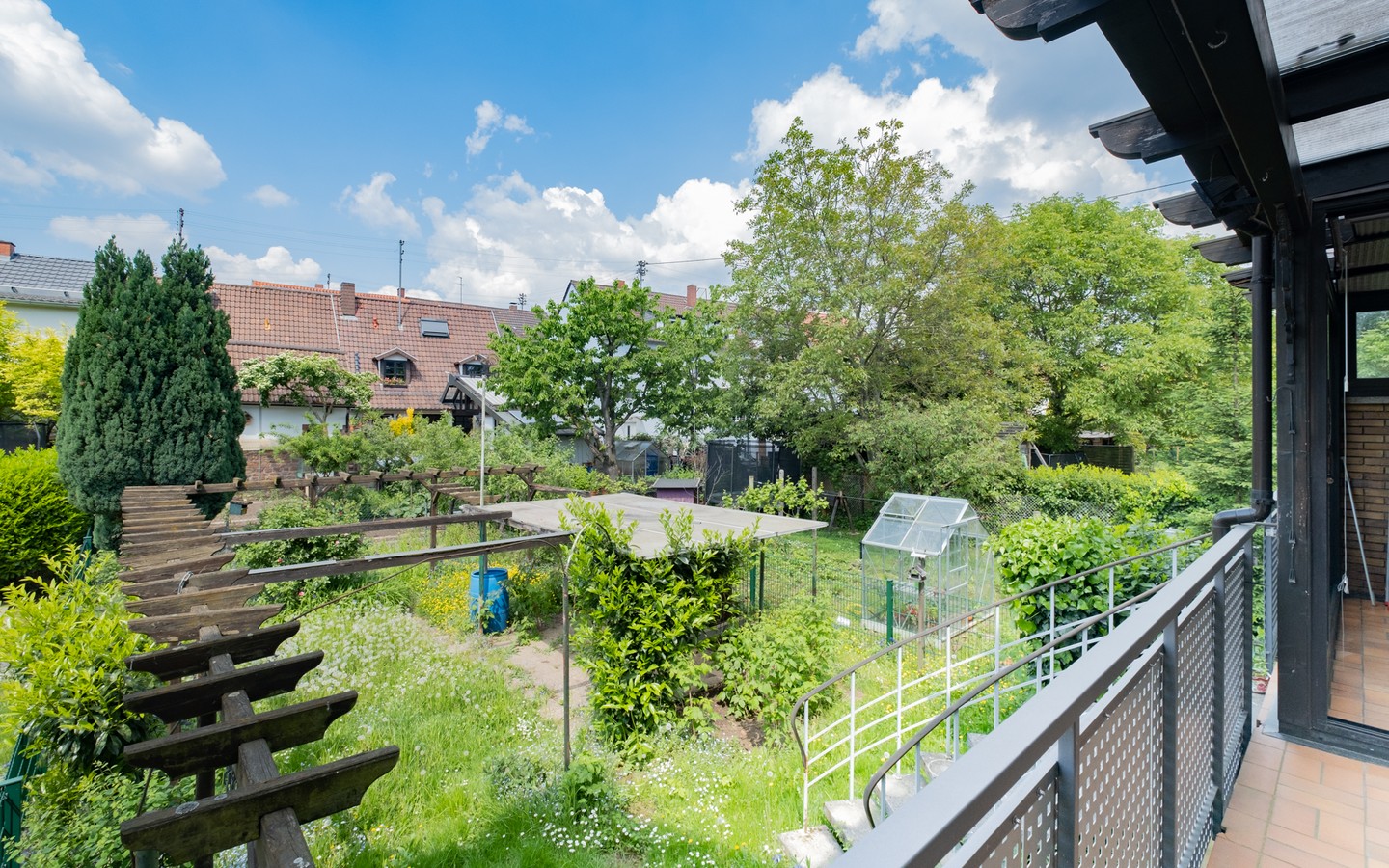 Ausblick vom Balkon - Ihr zukünftiges Zuhause in Wieblingen: Reihenmittelhaus mit 5 Zimmern, Carport und schönem Garten