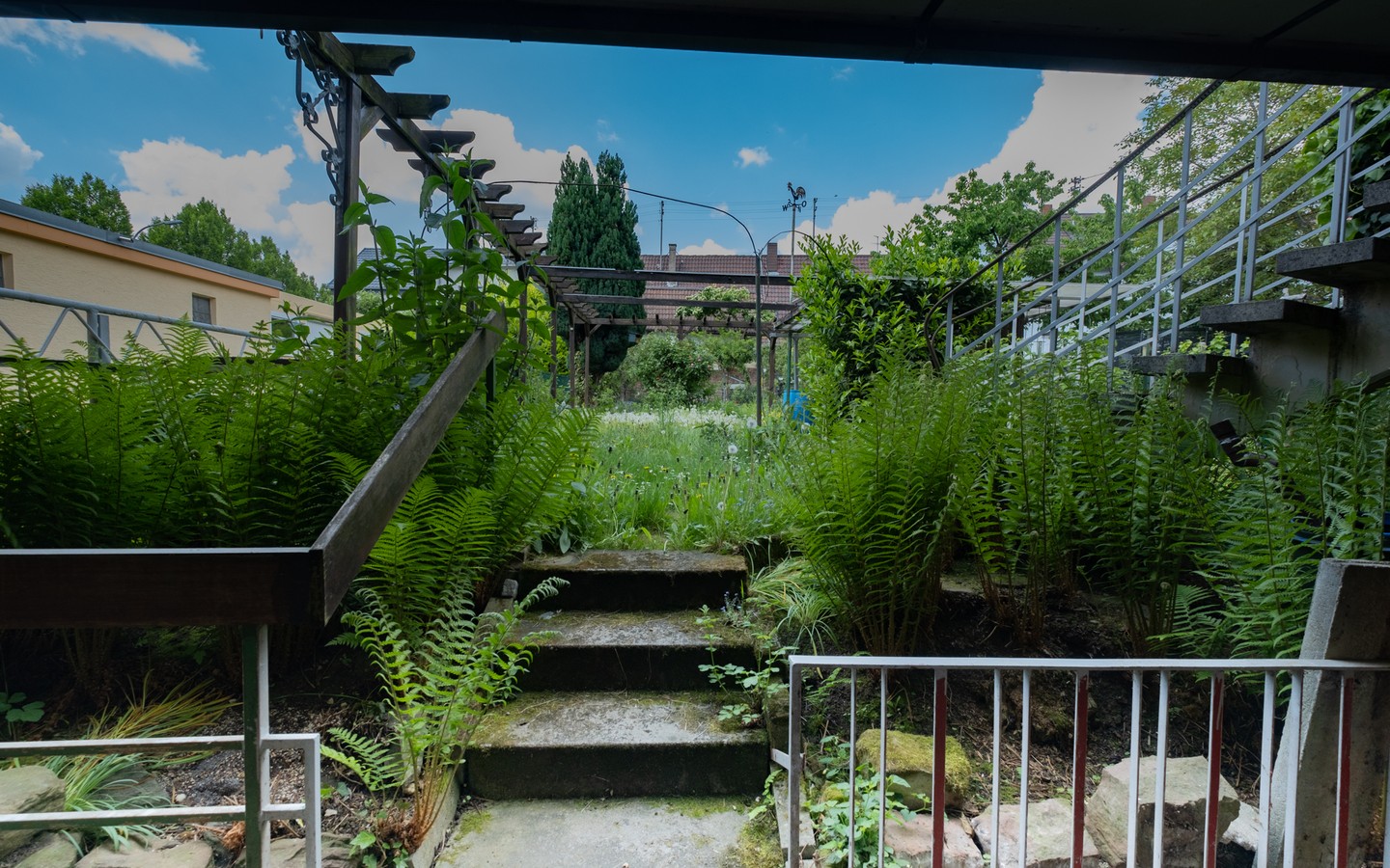 von Terrasse Souterrain - Ihr zukünftiges Zuhause in Wieblingen: Reihenmittelhaus mit 5 Zimmern, Carport und schönem Garten
