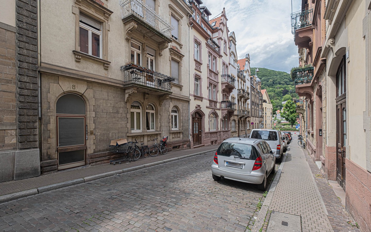 Blick auf die Straße - Heidelberg Altstadt  Charmante 3,5 Zimmerwohnung in bester Lage.