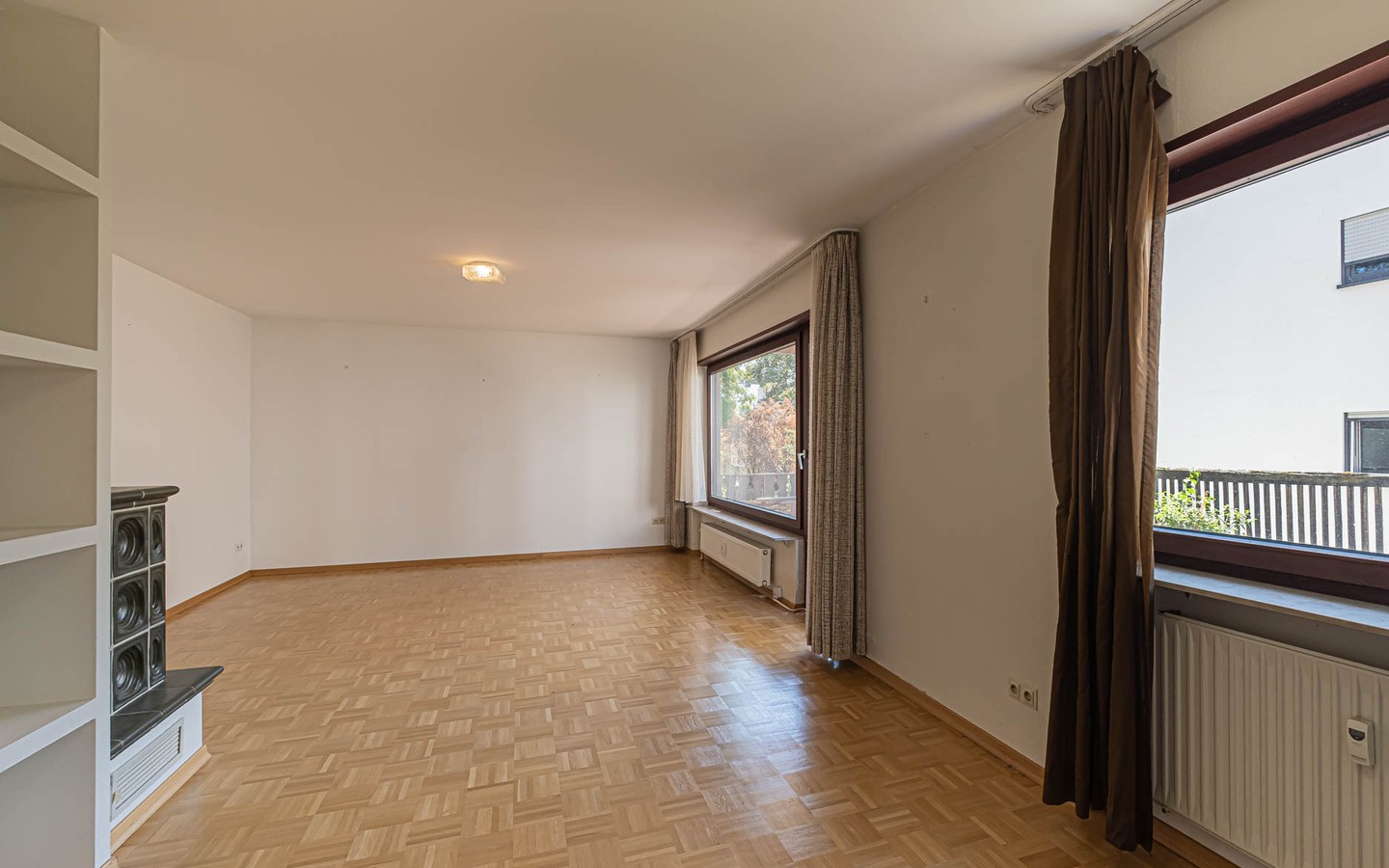 Wohn- und Esszimmer - Großzügig&bezugsfrei: 3,5-Zimmer-Wohnung mit Stellplatz, Garage und Loggia in HD-Kirchheim