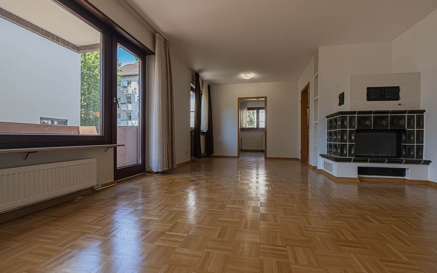 Wohn- und Esszimmer - Großzügig&bezugsfrei: 3,5-Zimmer-Wohnung mit Stellplatz, Garage und Loggia in HD-Kirchheim