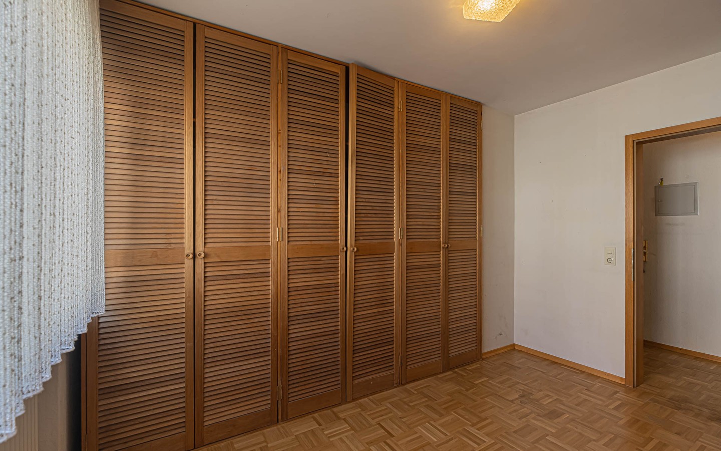 Zimmer 2 - Großzügig&bezugsfrei: 3,5-Zimmer-Wohnung mit Stellplatz, Garage und Loggia in HD-Kirchheim